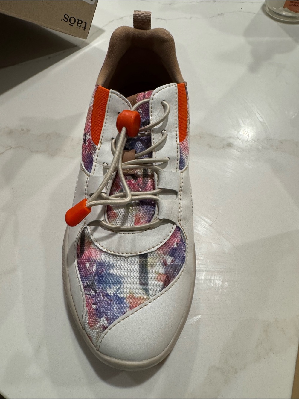 UIN Multicolor Floral Print Sneakers with Orange Accents